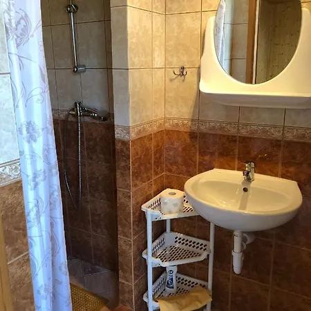 Kwatera prywatna Nadbrzezna 18a *